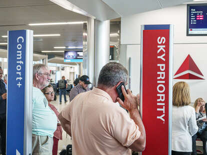 , Hartsfield-Jackson Atlanta International Airport, Delta Airlines, flight boarding Sky Priority, Comfort+ passengers line.