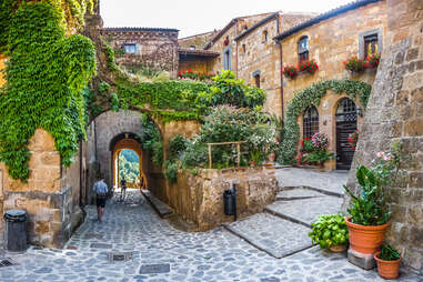 View of an alley way in the town Civita di Bagnoregio