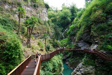 hiking lake como